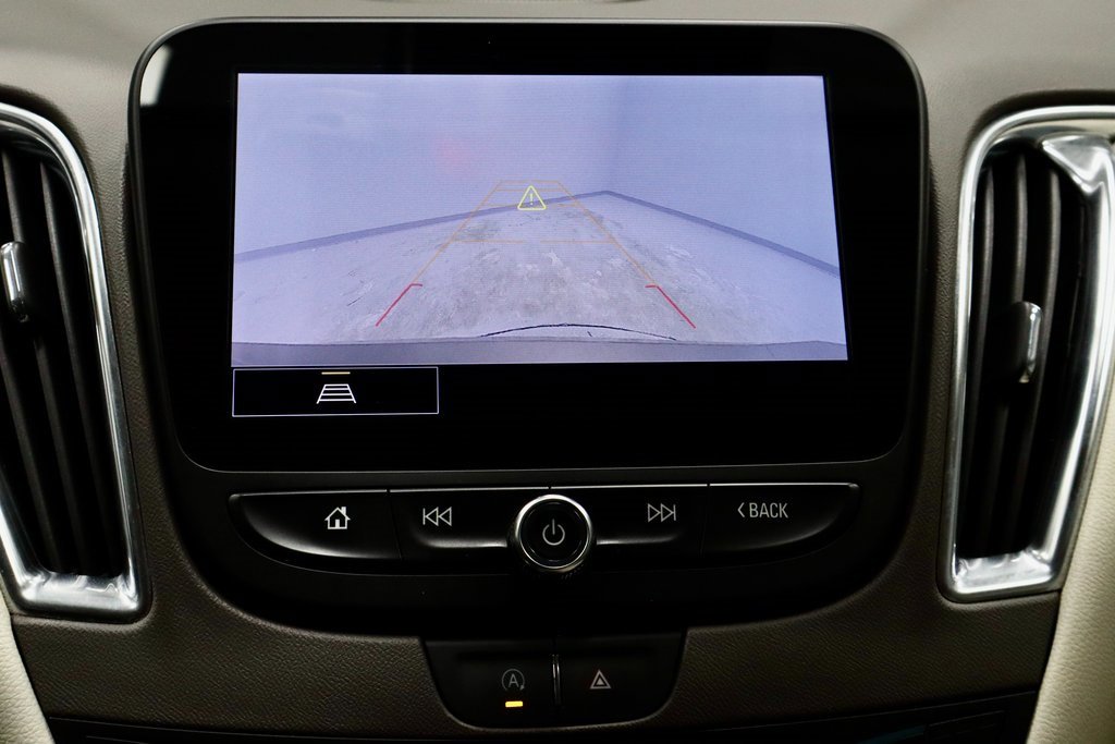 Used 2024 Chevrolet Malibu LT image 2