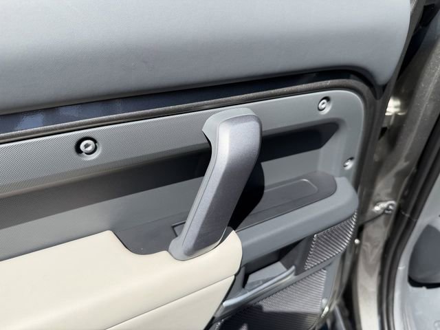 Used 2024 Land Rover Defender 110 X-Dynamic SE image 33