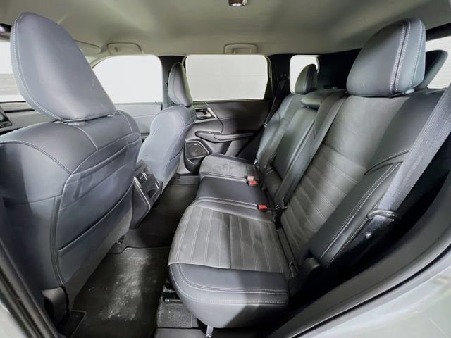 Used 2025 Mitsubishi Outlander SE AWD/4WD image 24