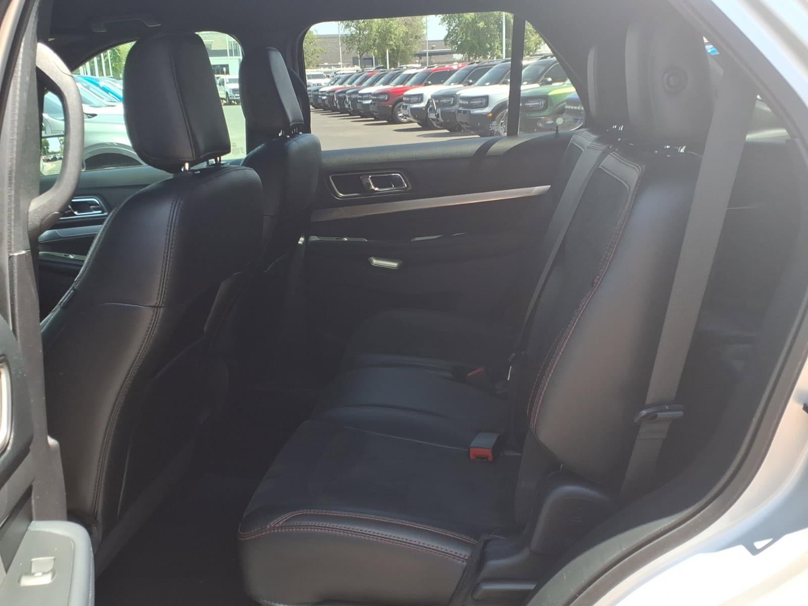Used 2018 Ford Explorer XLT w/ Equipment Group 202A FWD image 17