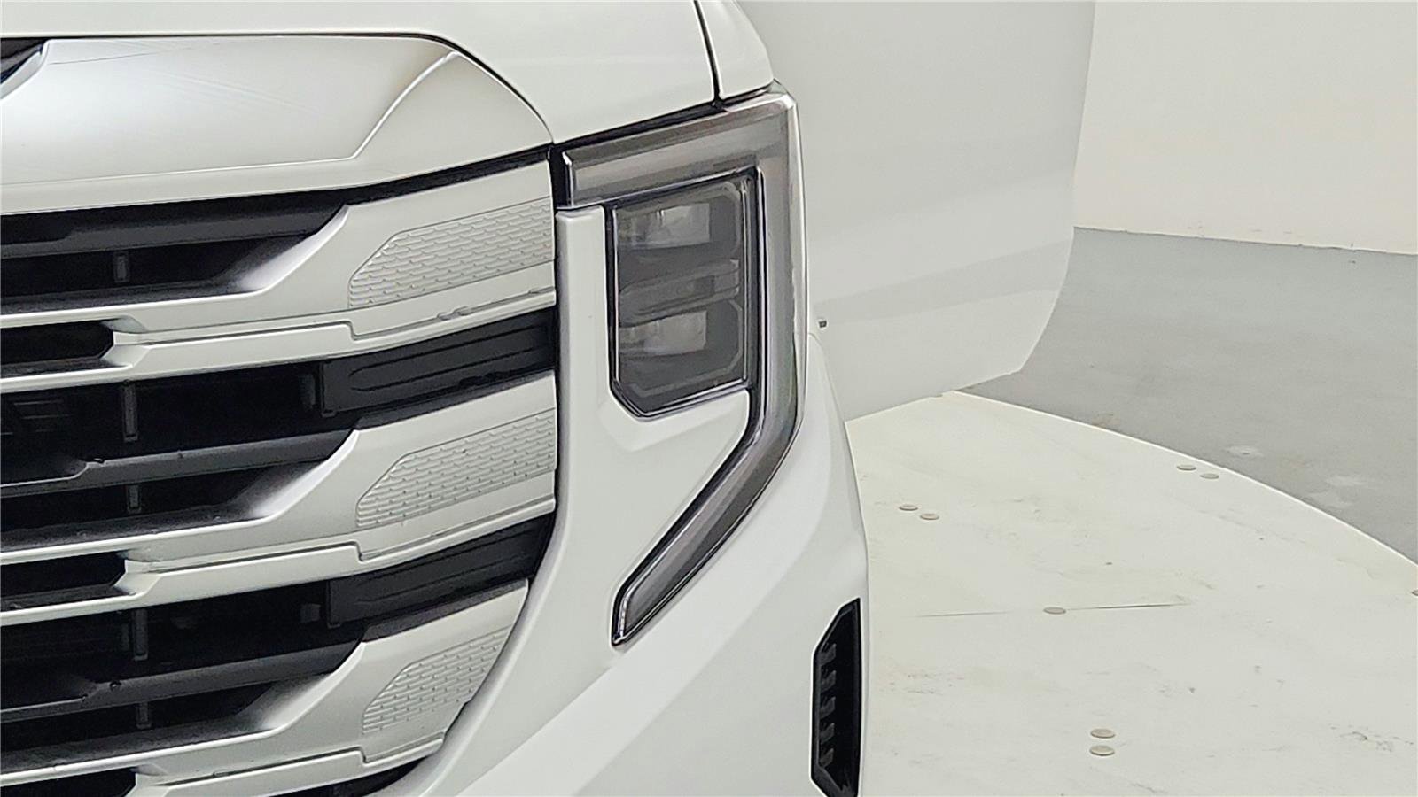 New 2026 GMC Sierra 1500 SLE image 16