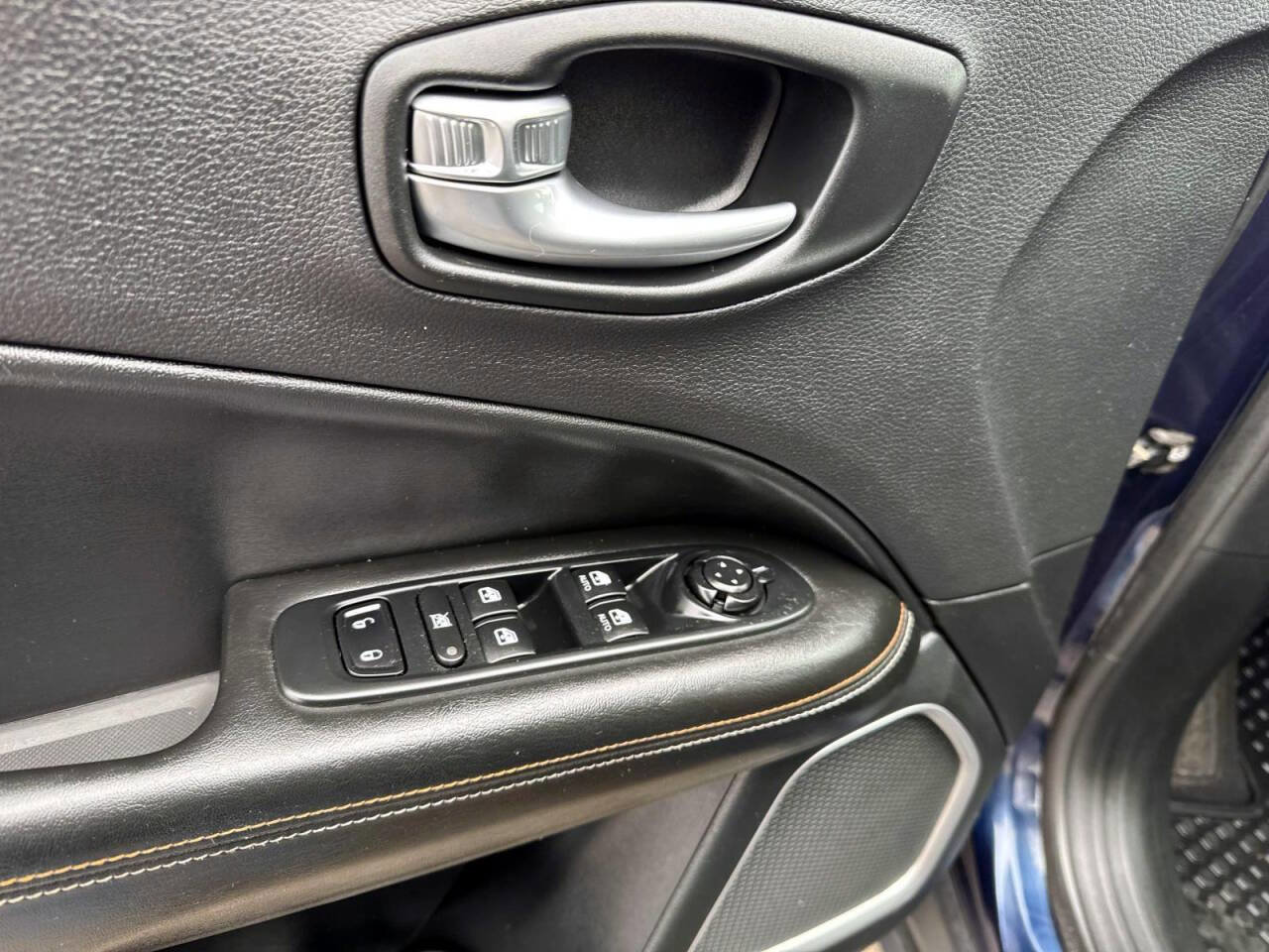 Used 2019 Jeep Compass Latitude w/ Cold Weather Group image 14