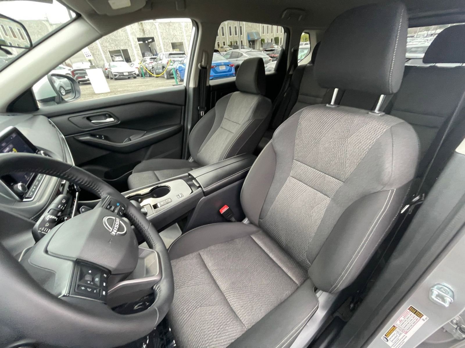 Used 2025 Nissan Rogue SV image 38