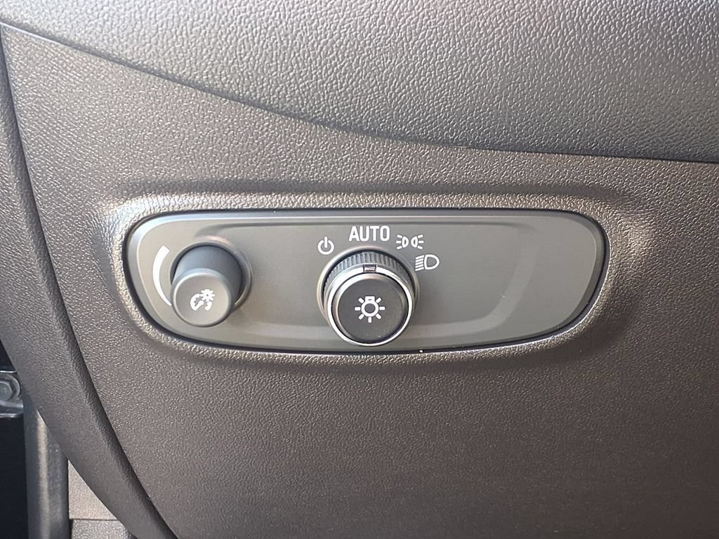 Used 2023 Chevrolet Equinox LS w/ LS Convenience Package FWD image 10