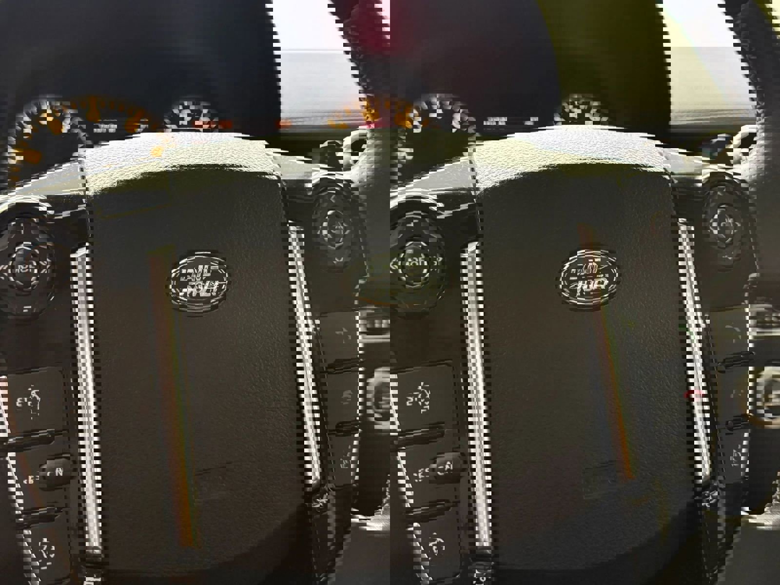 Used 2016 Land Rover LR4 HSE image 31