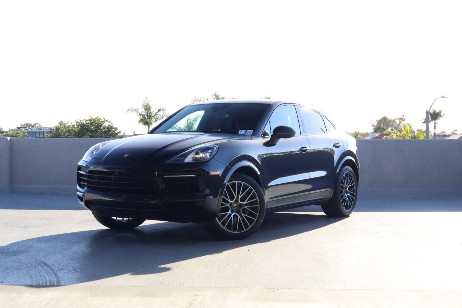 Certified 2023 Porsche Cayenne Platinum Edition w/ Premium Package image 1