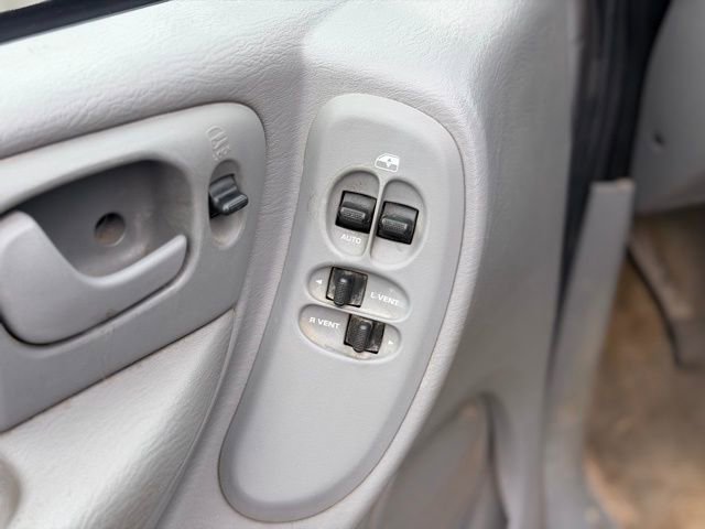 Used 2007 Chrysler Town & Country Touring image 17