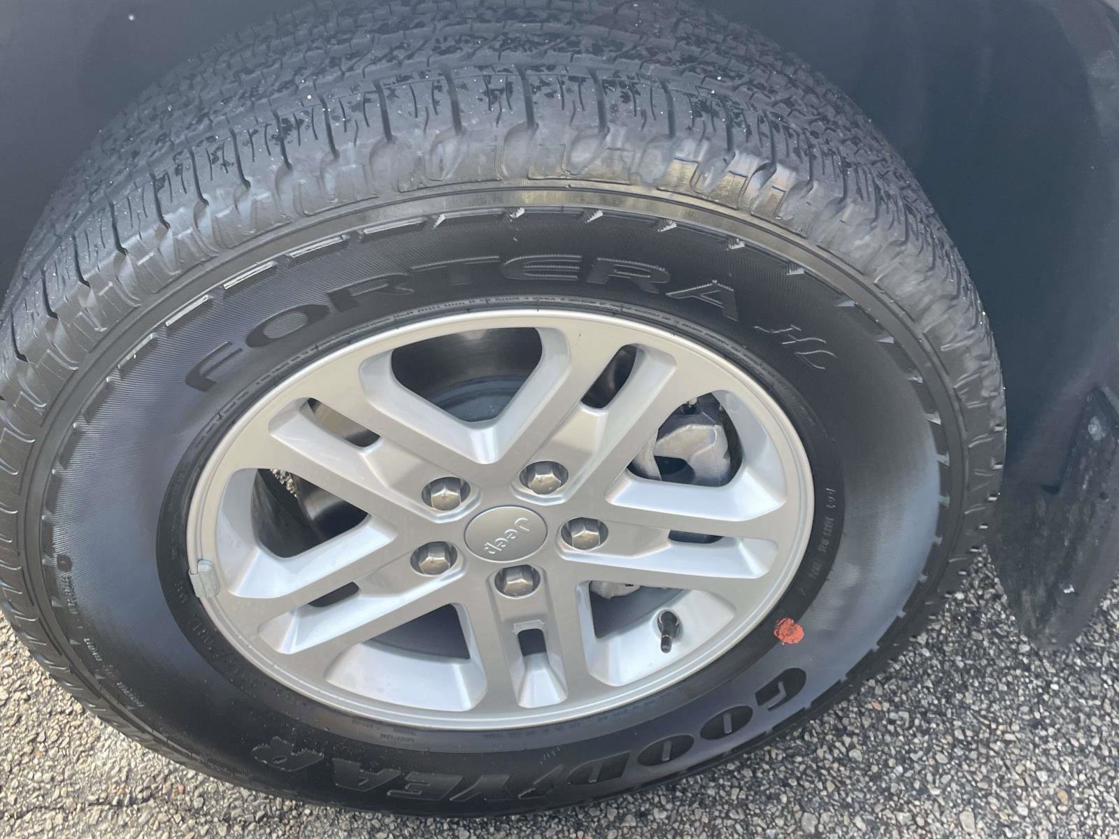 Used 2024 Jeep Grand Cherokee Laredo w/ MOPAR Finishing Package image 27