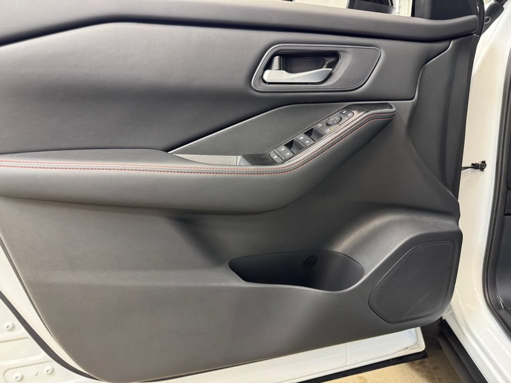 New 2026 Nissan Rogue SV AWD/4WD image 8