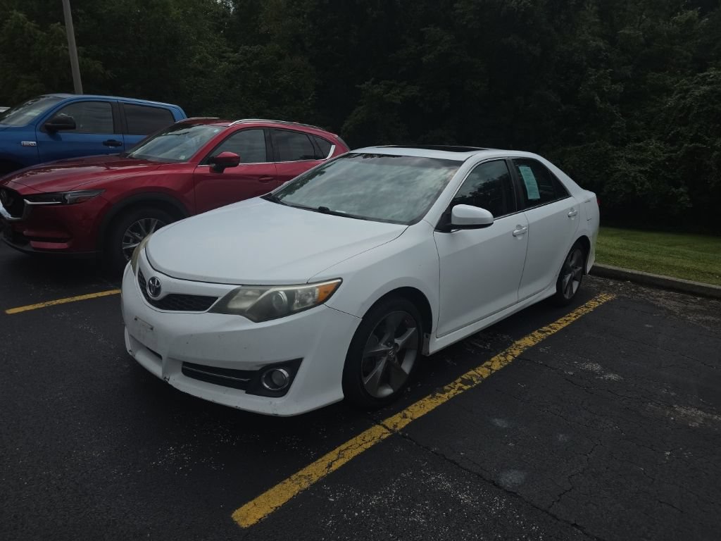 Used 2014 Toyota Camry SE FWD image 1