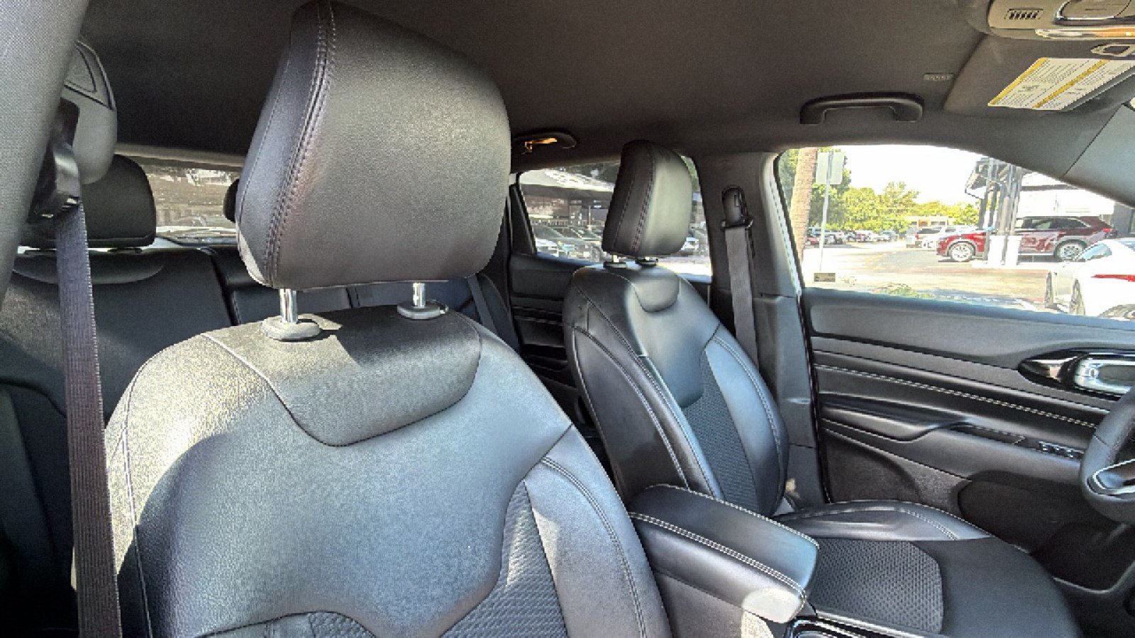 Used 2022 Jeep Compass Latitude FWD image 30