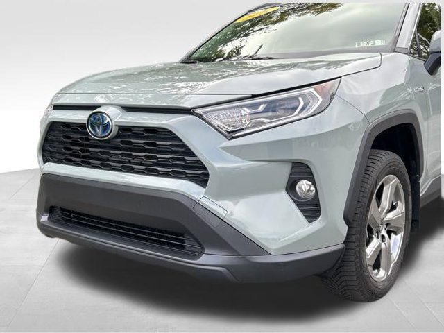 Used 2021 Toyota RAV4 XLE Premium AWD/4WD image 2