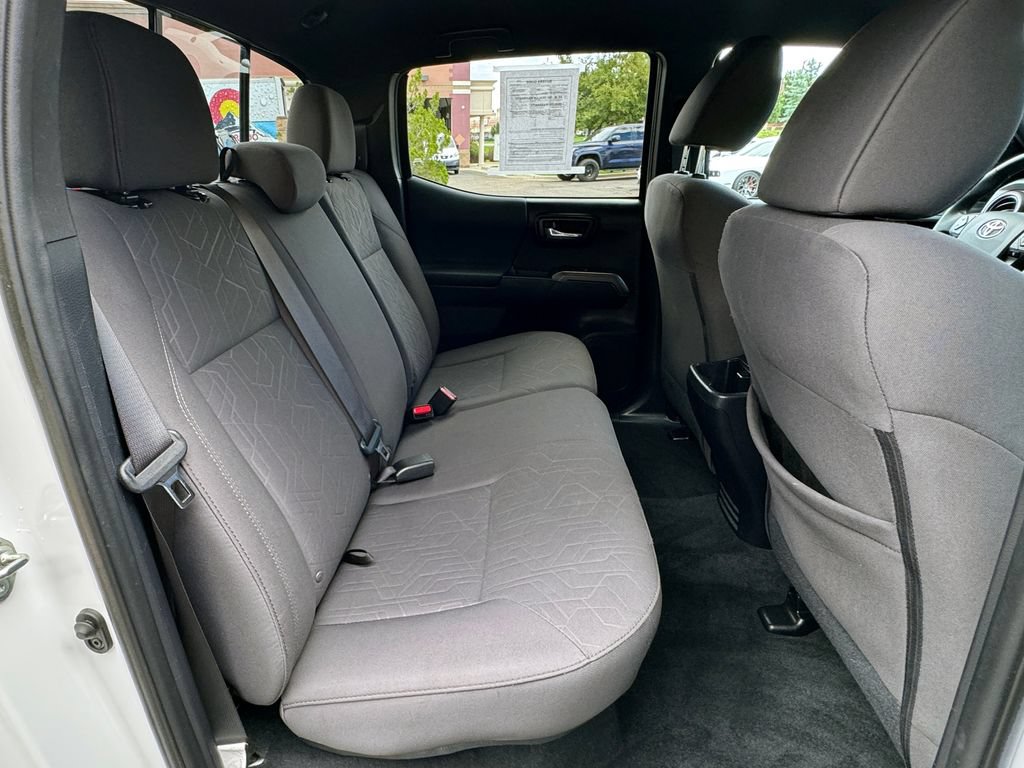 Used 2018 Toyota Tacoma TRD Off-Road w/ Technology Package AWD/4WD image 36