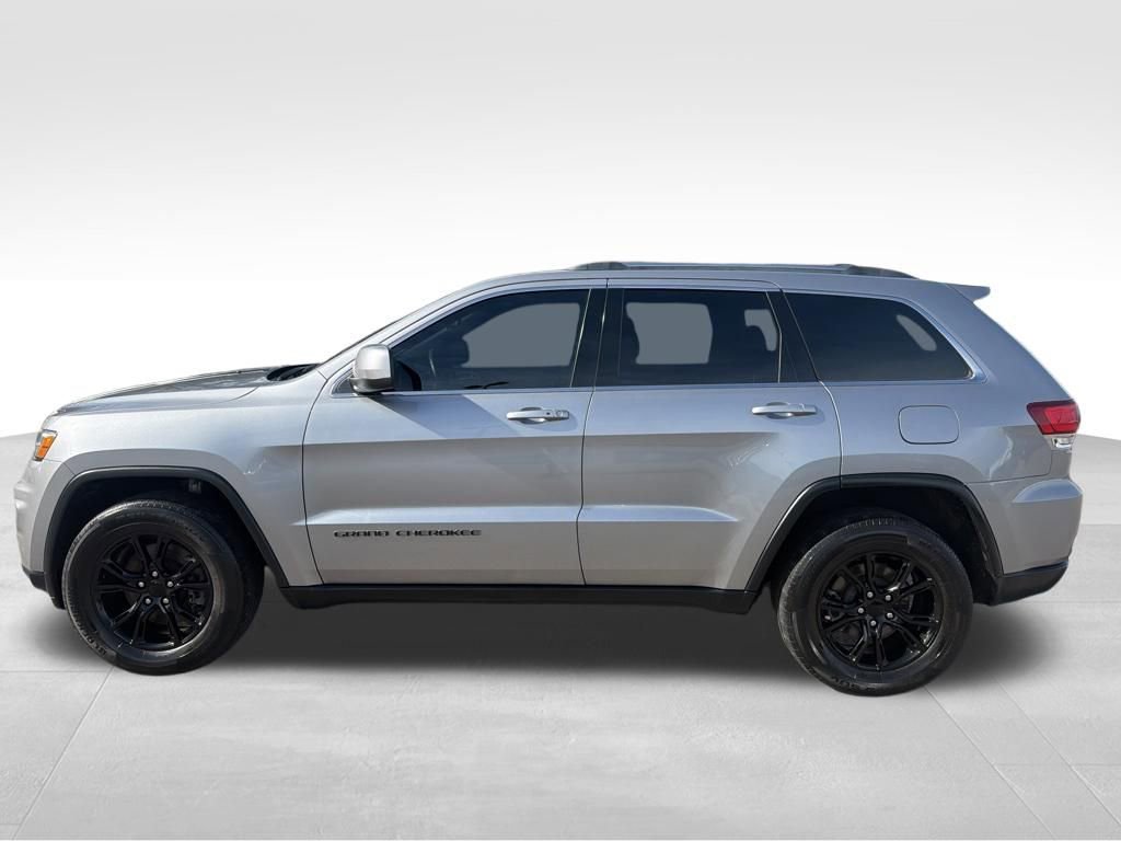 Used 2021 Jeep Grand Cherokee Laredo image 2