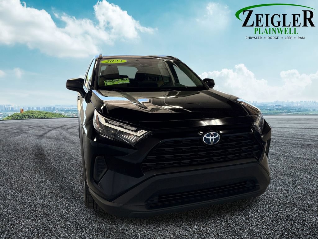 Used 2023 Toyota RAV4 LE AWD/4WD image 8