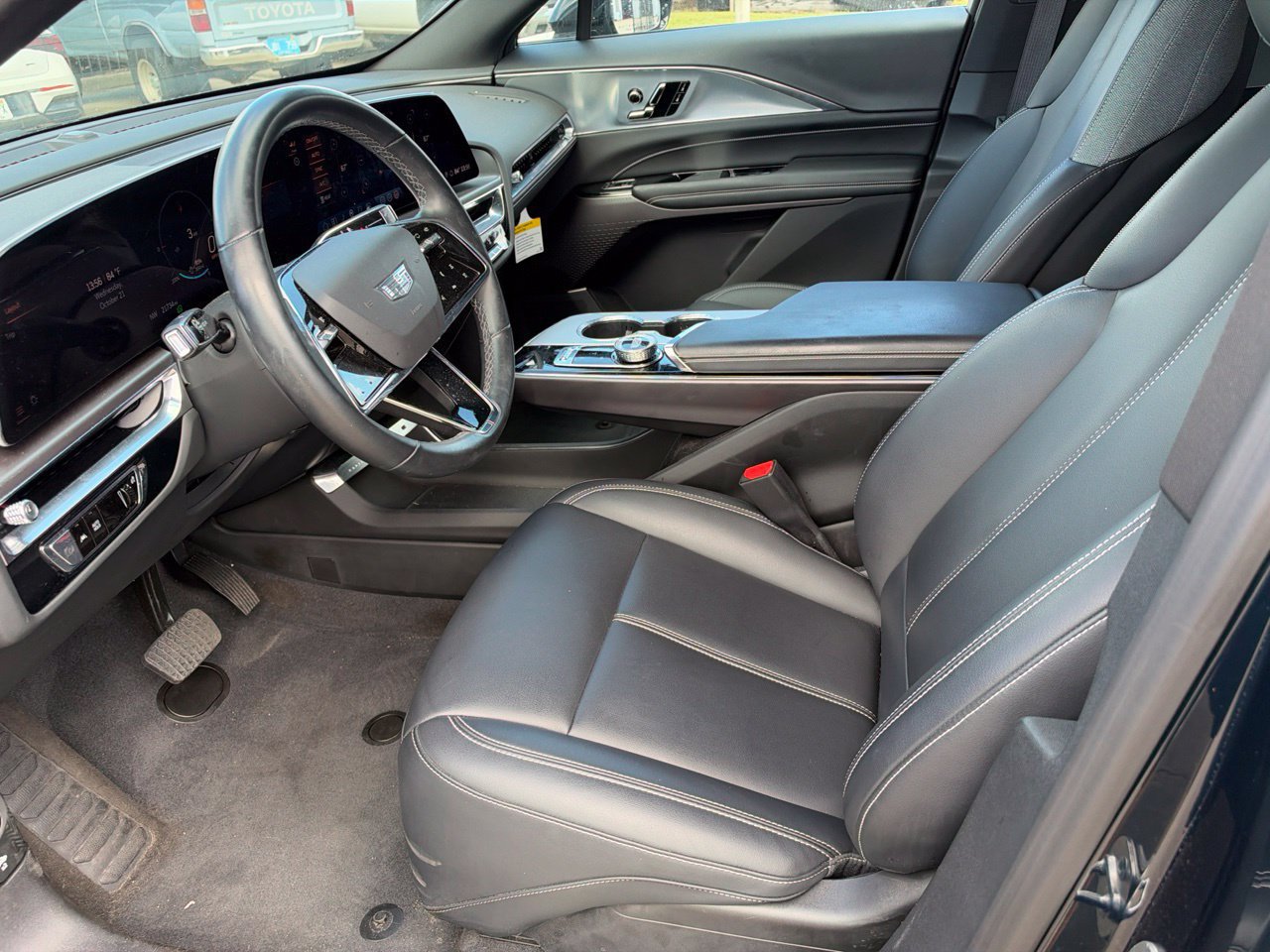 Used 2024 Cadillac Lyriq Tech RWD image 9