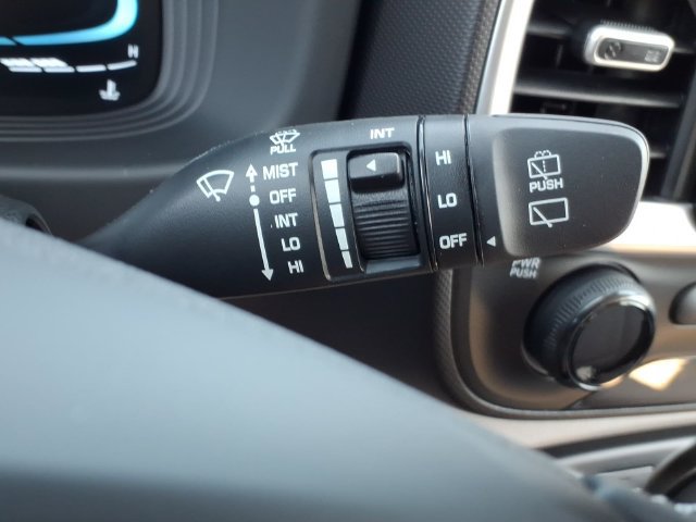 New 2026 Hyundai Venue SEL FWD image 31