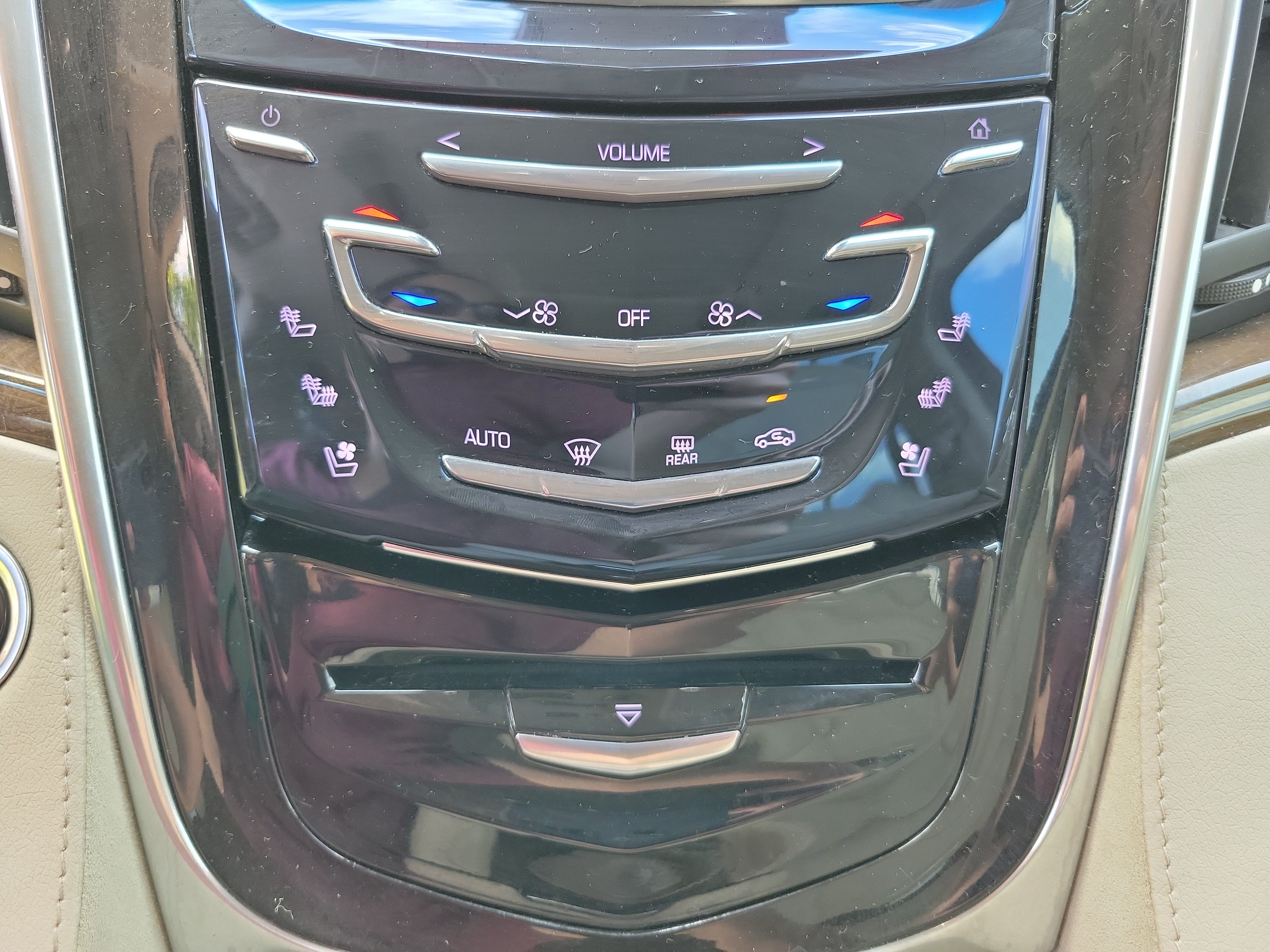 Used 2018 Cadillac Escalade Luxury AWD/4WD image 20