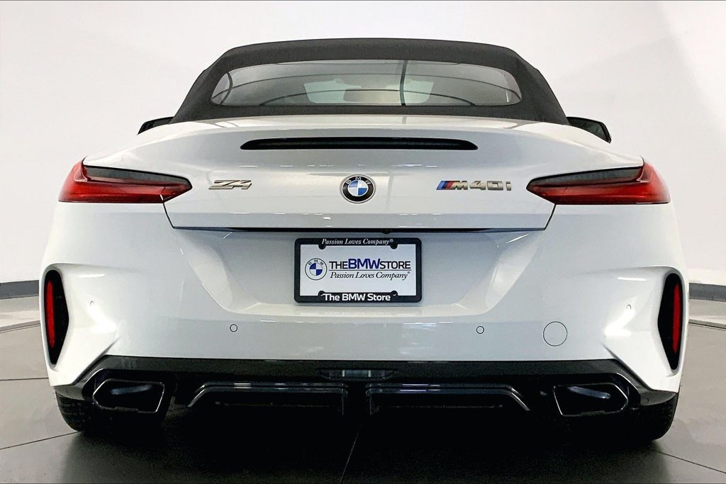 Certified 2023 BMW Z4 M40i w/ Premium Package RWD image 3