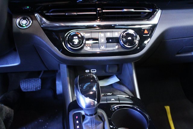 Used 2025 Buick Envista Sport Touring image 18