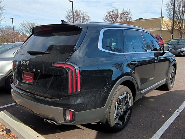 Used 2025 Kia Telluride EX w/ EX Captain's Chair Package image 4