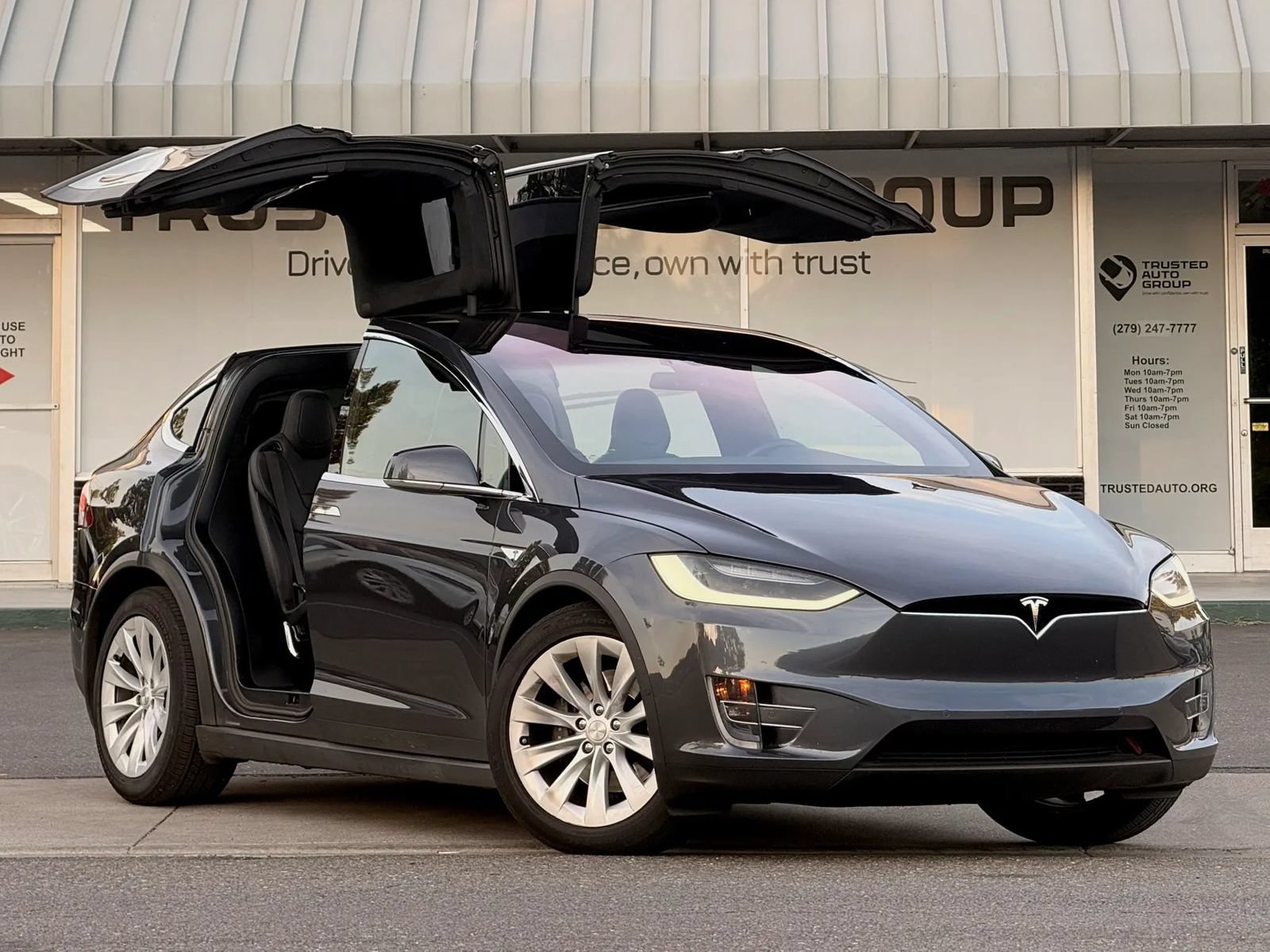 Used 2016 Tesla Model X 90D AWD/4WD image 2