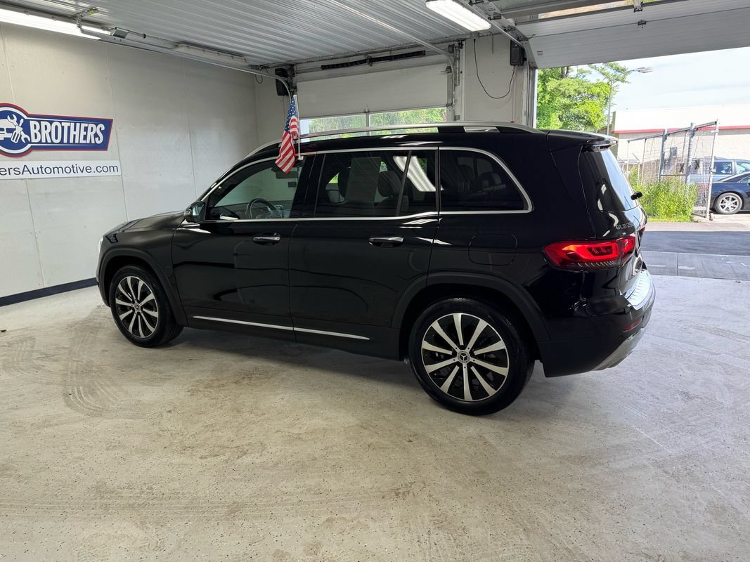 Used 2022 Mercedes-Benz GLB 250 4MATIC w/ Premium Package Lite image 3