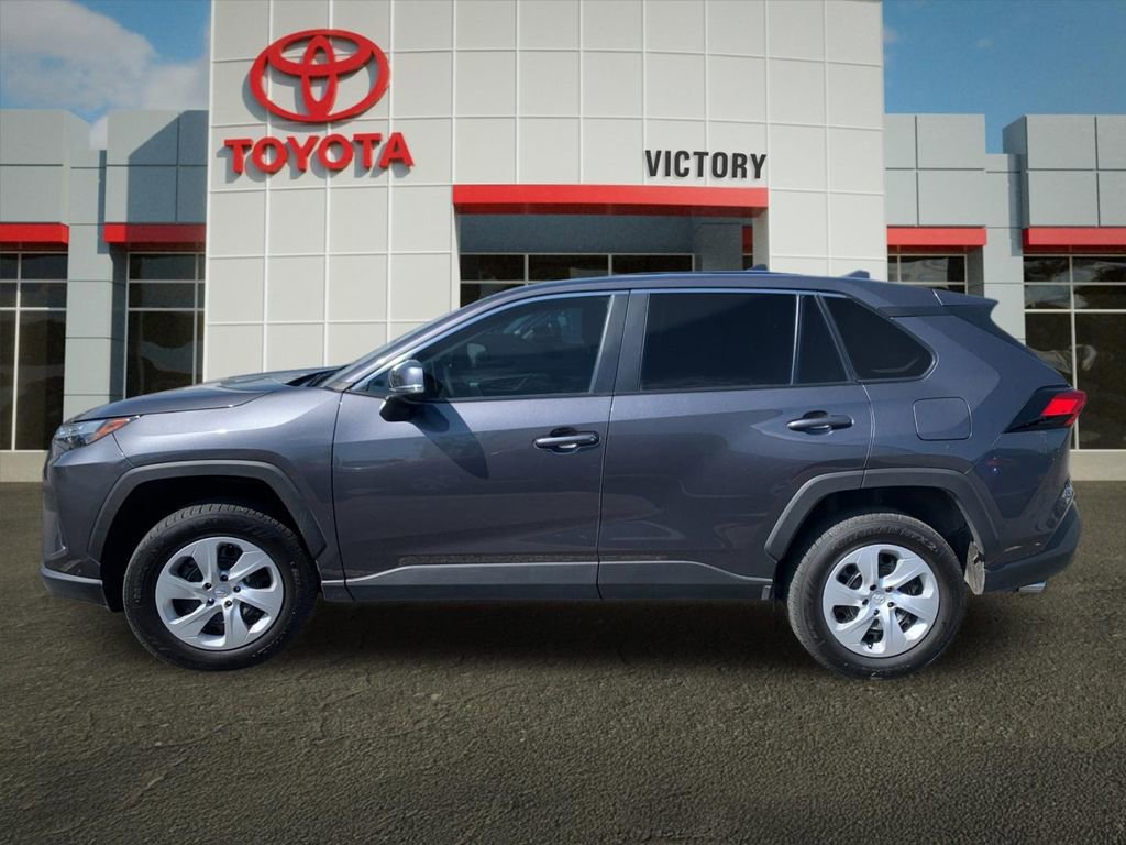 Used 2024 Toyota RAV4 LE AWD/4WD image 5