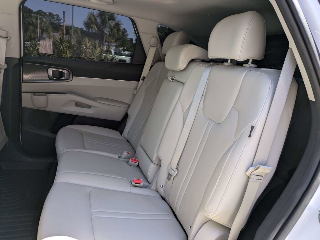 Used 2025 Kia Sorento S w/ Panoramic Sunroof Package FWD image 14