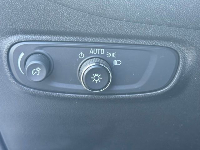 Used 2021 Chevrolet Equinox LS w/ LS Convenience Package image 26