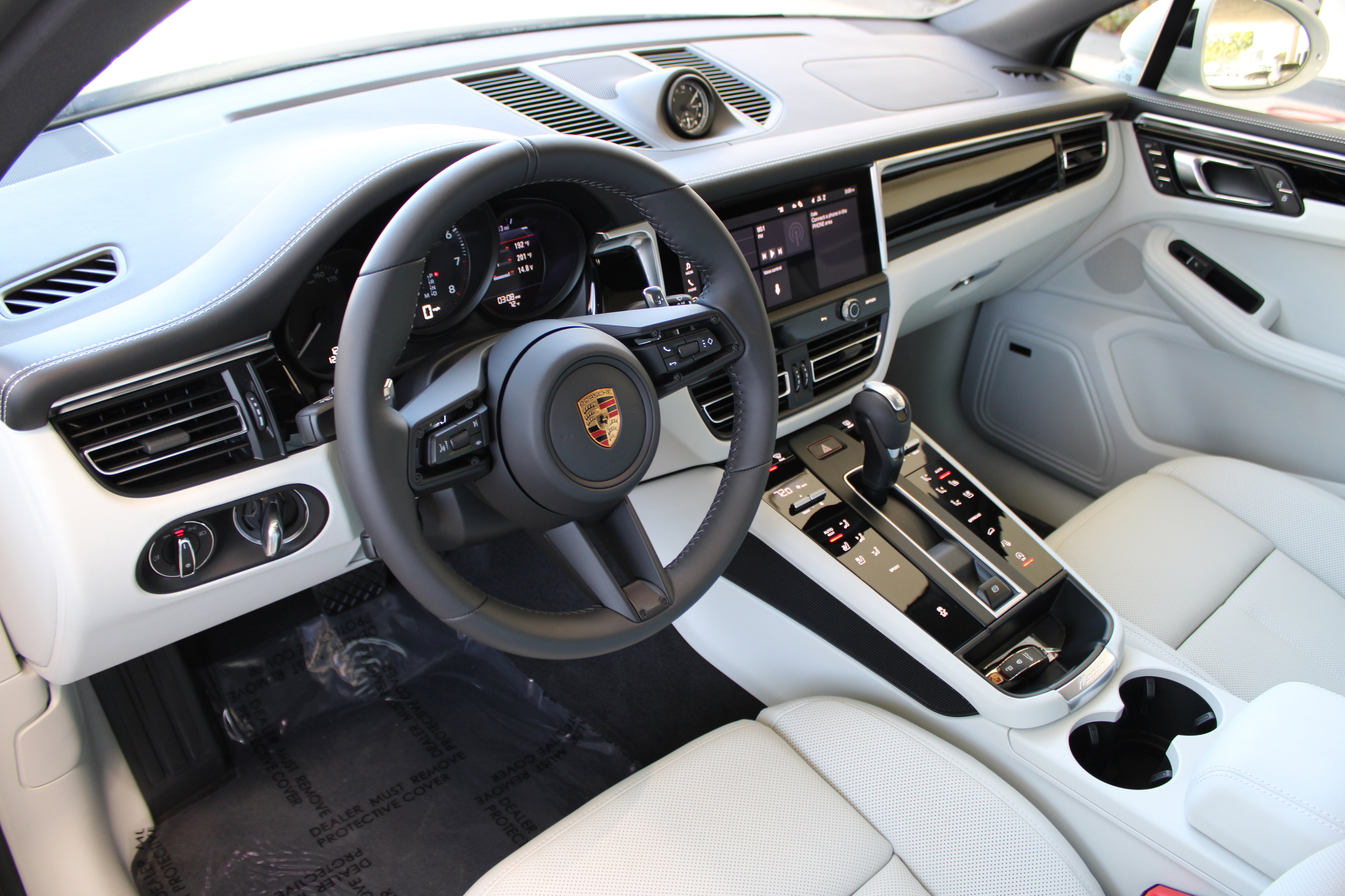 New 2026 Porsche Macan AWD/4WD image 4