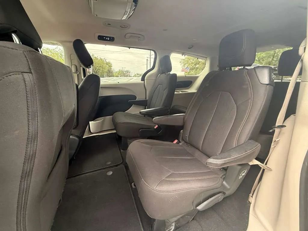 Used 2017 Chrysler Pacifica Touring Plus w/ Tire & Wheel Group image 19
