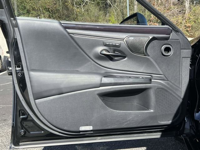 Used 2020 Lexus ES 300h Ultra Luxury w/ Accessory Package image 21