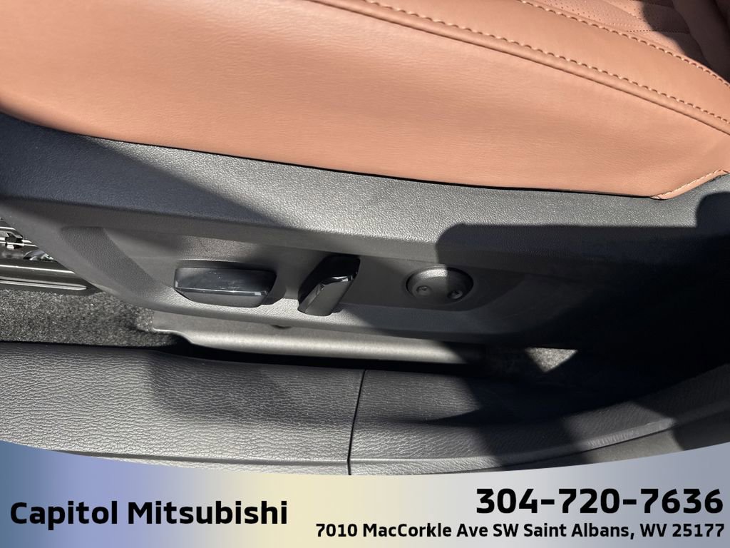 New 2025 Mitsubishi Outlander SEL image 18