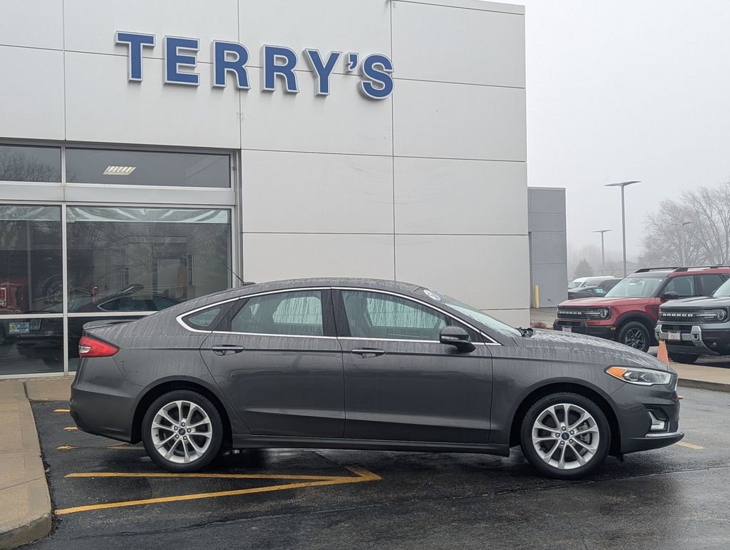 Used 2019 Ford Fusion Energi Titanium image 2