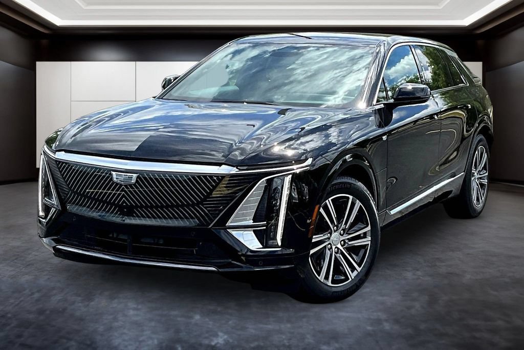 Certified 2024 Cadillac Lyriq Luxury AWD/4WD image 3