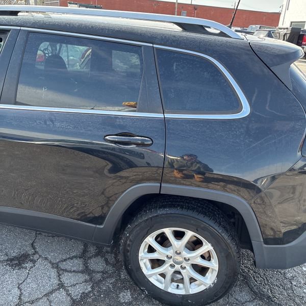 Used 2018 Jeep Cherokee Latitude w/ Cold Weather Group image 5