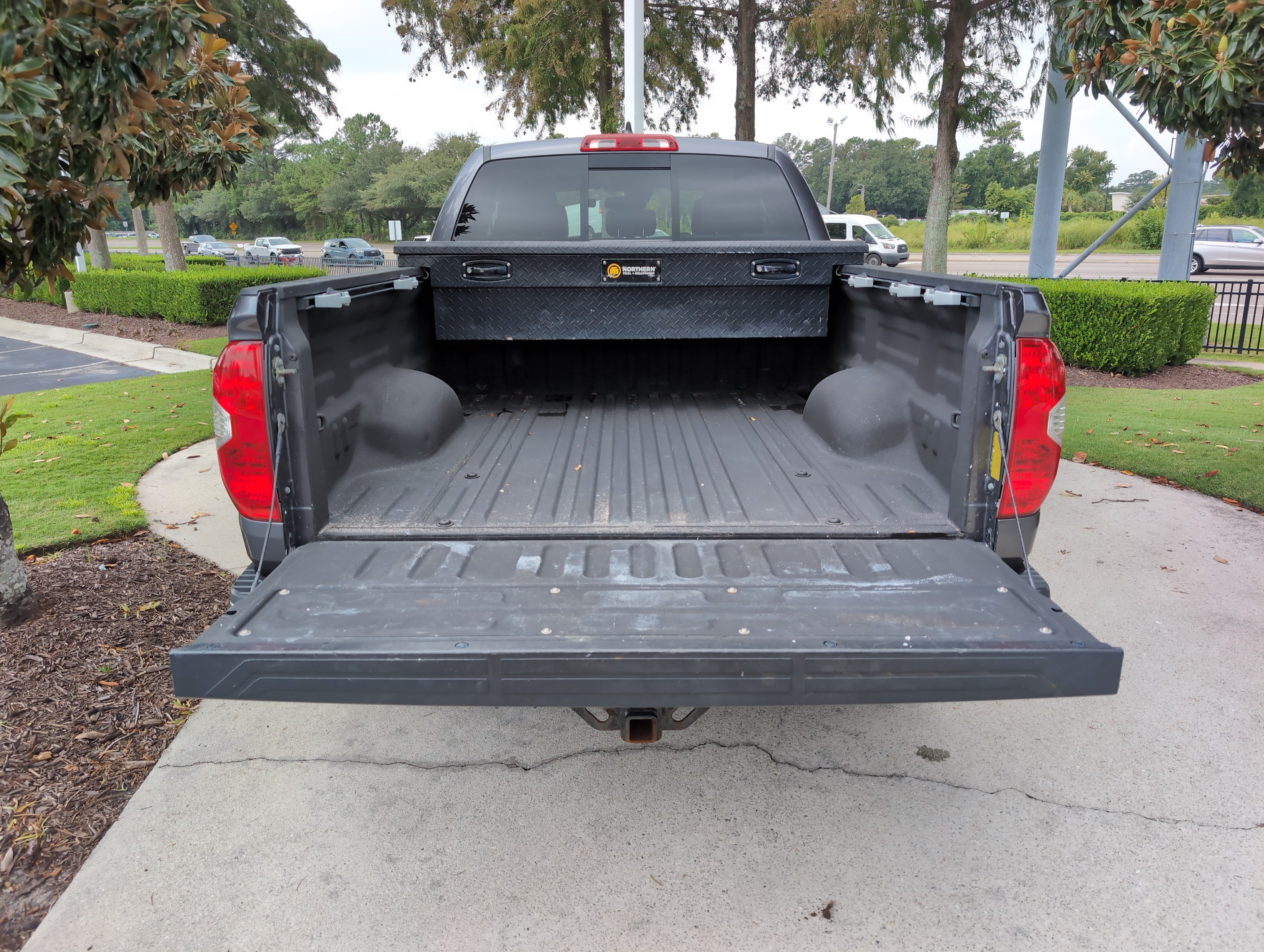 Certified 2020 Toyota Tundra SR5 w/ TRD Off-Road Package AWD/4WD image 31