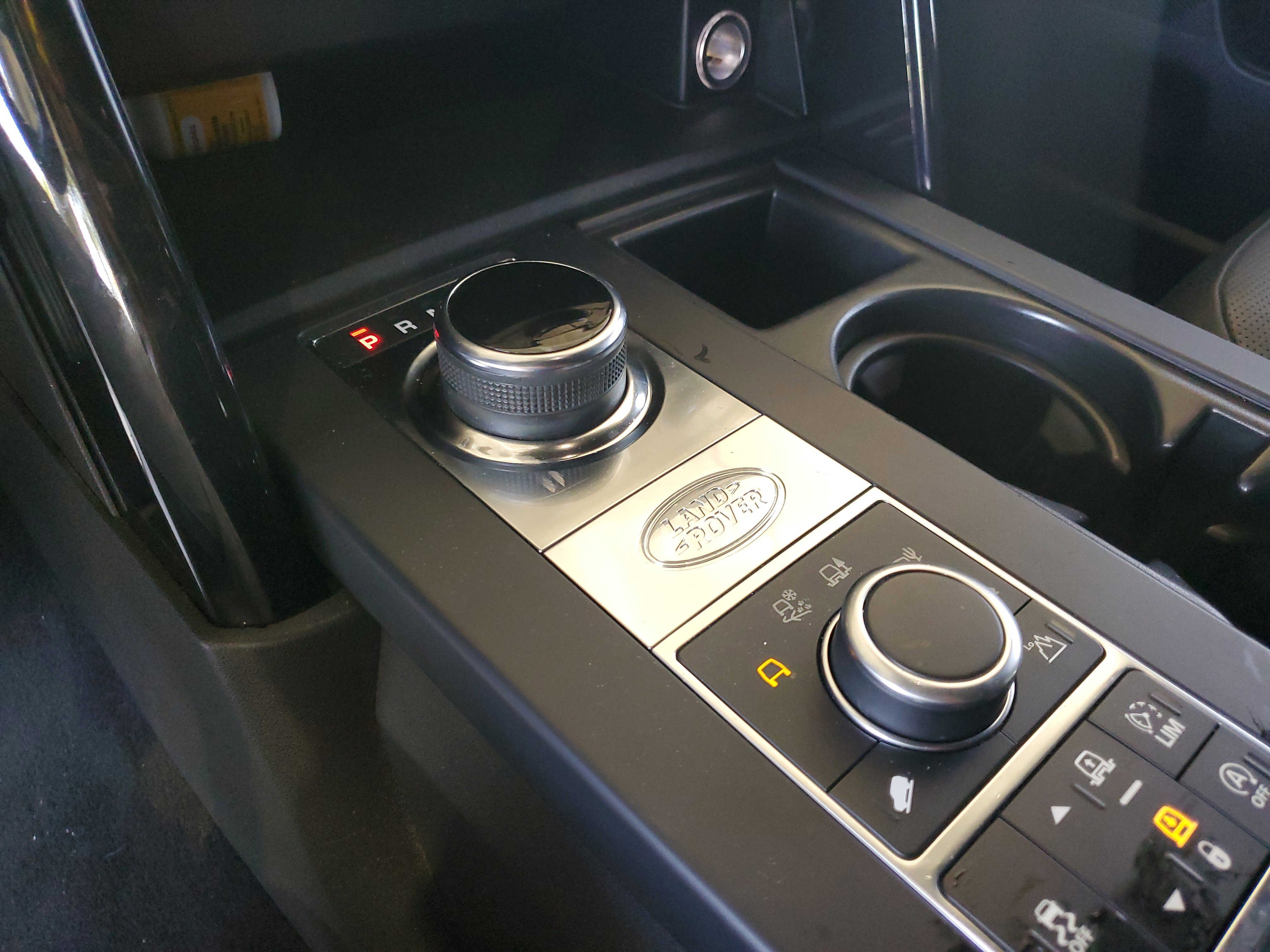 Used 2018 Land Rover Discovery SE AWD/4WD image 30