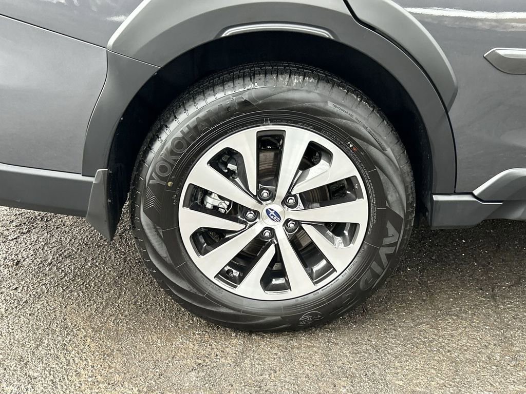 Certified 2025 Subaru Outback Premium image 12