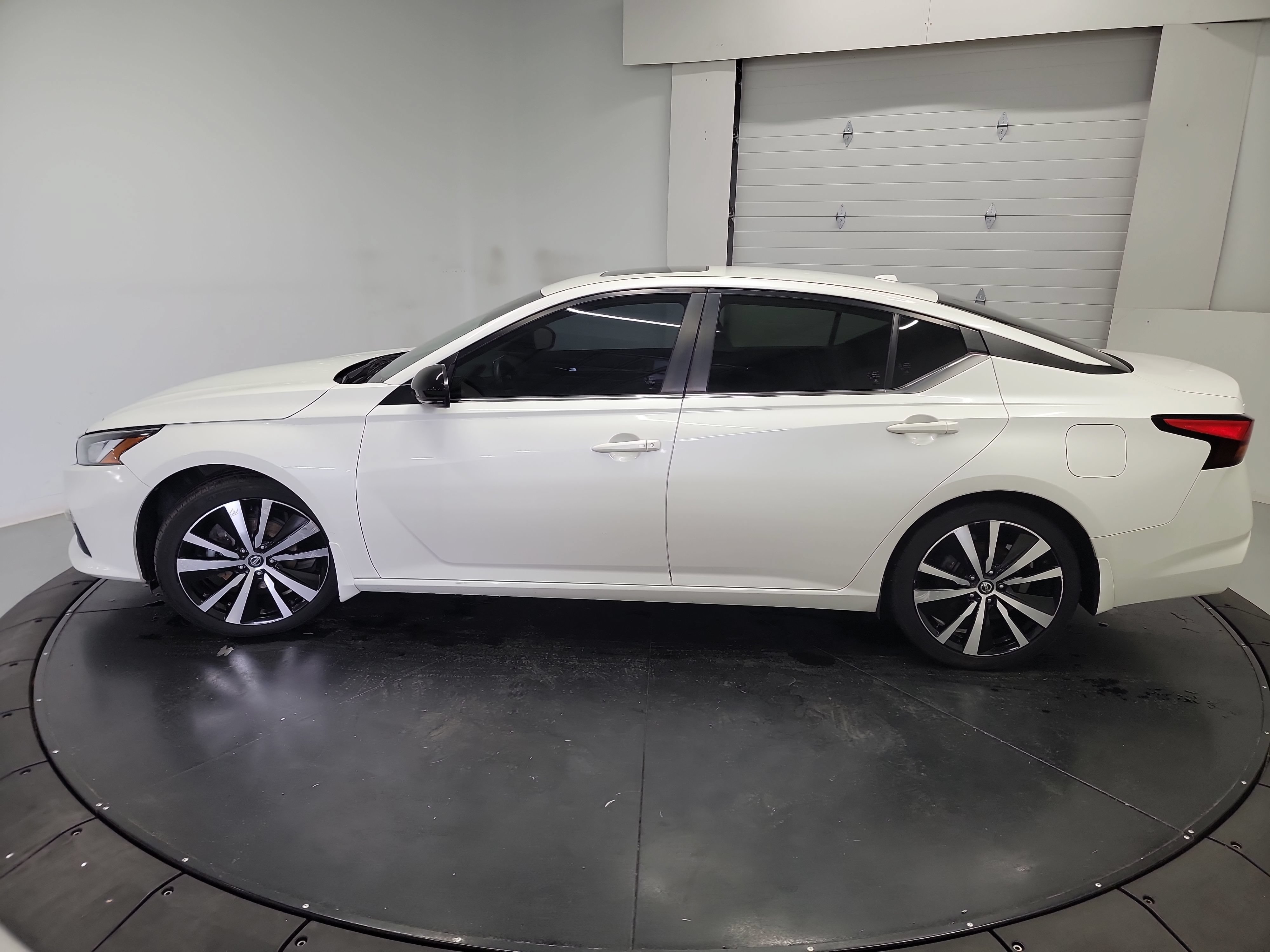 Used 2019 Nissan Altima 2.5 SR w/ SR Premium Package FWD image 4