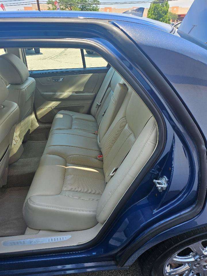 Used 2009 Cadillac DTS w/ Sun And Sound Package FWD image 13