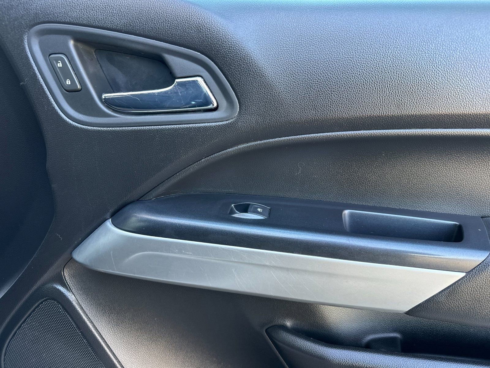 Used 2017 Chevrolet Colorado LT w/ Safety Package image 18