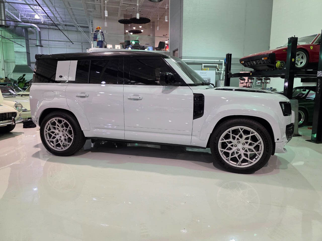 Used 2024 Land Rover Defender 110 V8 AWD/4WD image 57