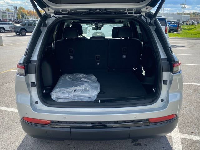 New 2025 Jeep Grand Cherokee Altitude w/ Trailer Tow Package image 7