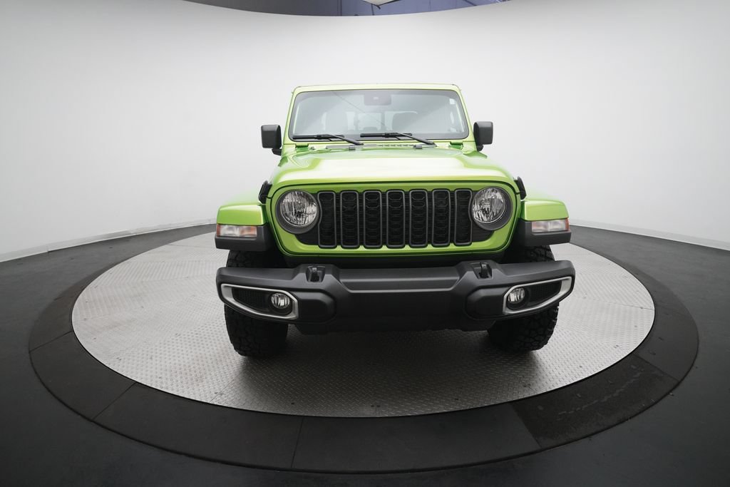 Used 2025 Jeep Gladiator Sport AWD/4WD image 11