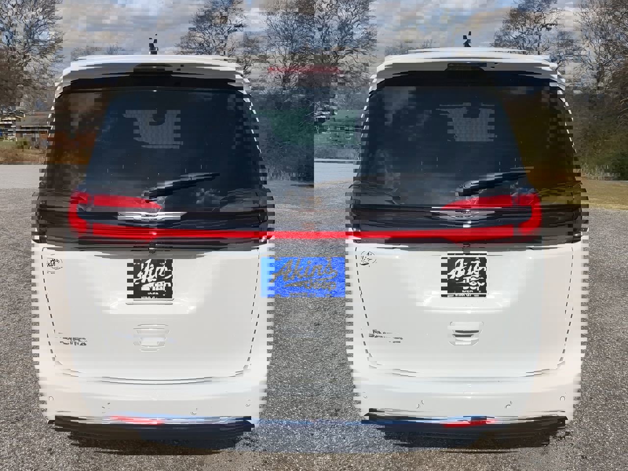 New 2026 Chrysler Pacifica Select image 4