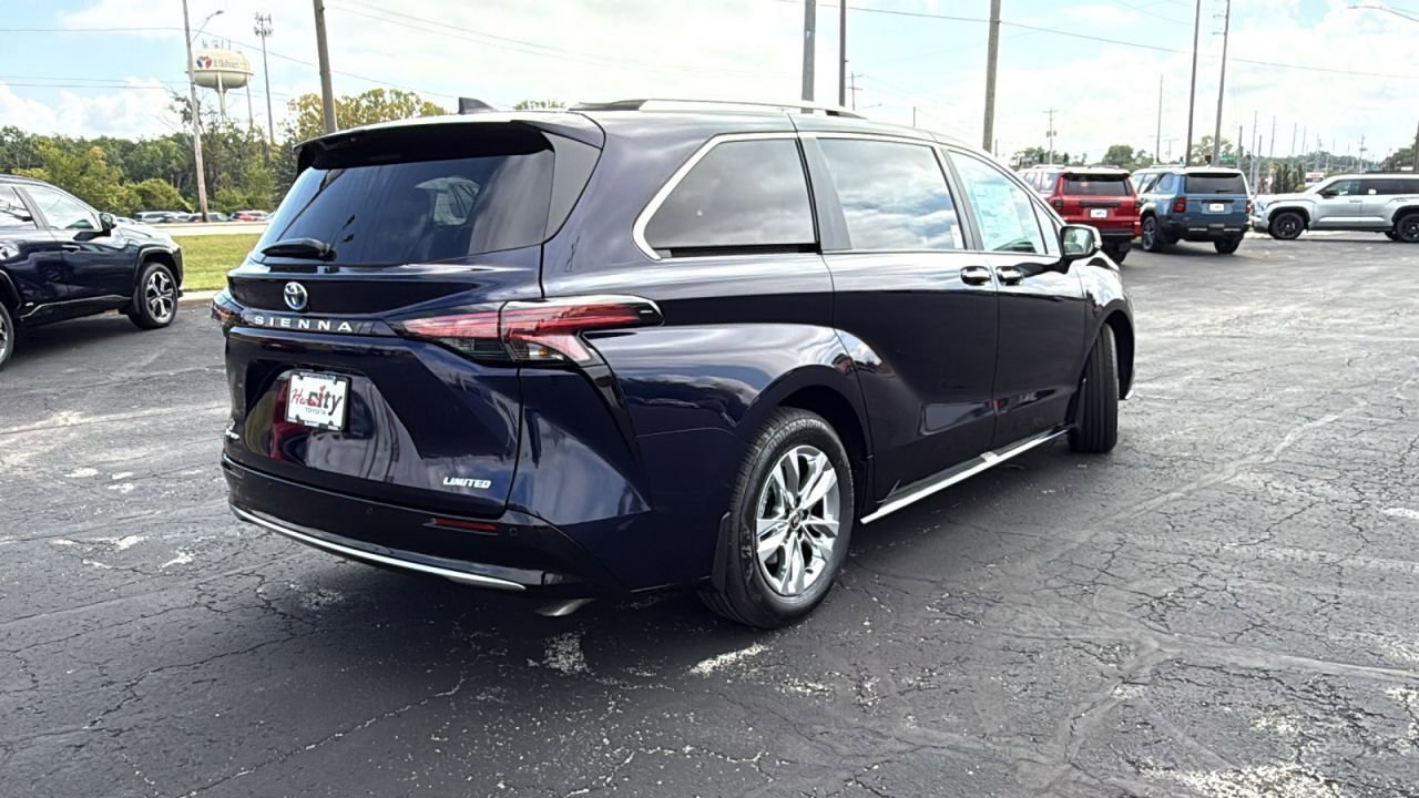 New 2025 Toyota Sienna Limited image 9