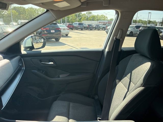 Used 2025 Nissan Rogue SV image 16