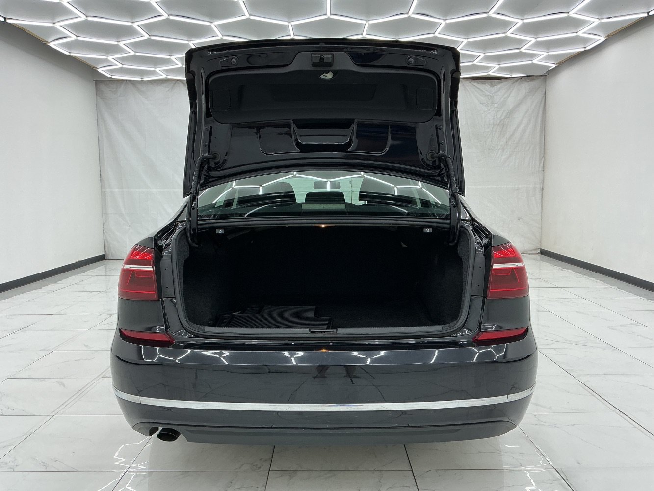 Used 2018 Volkswagen Passat 2.0T S w/ Driver Assistance Package FWD image 43